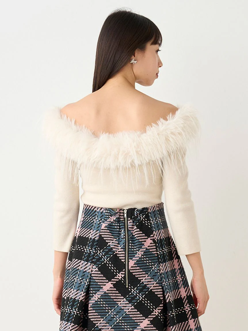 Décolleté Faux Fur Knit Pullover 6 Décolleté Faux Fur Knit Pullover